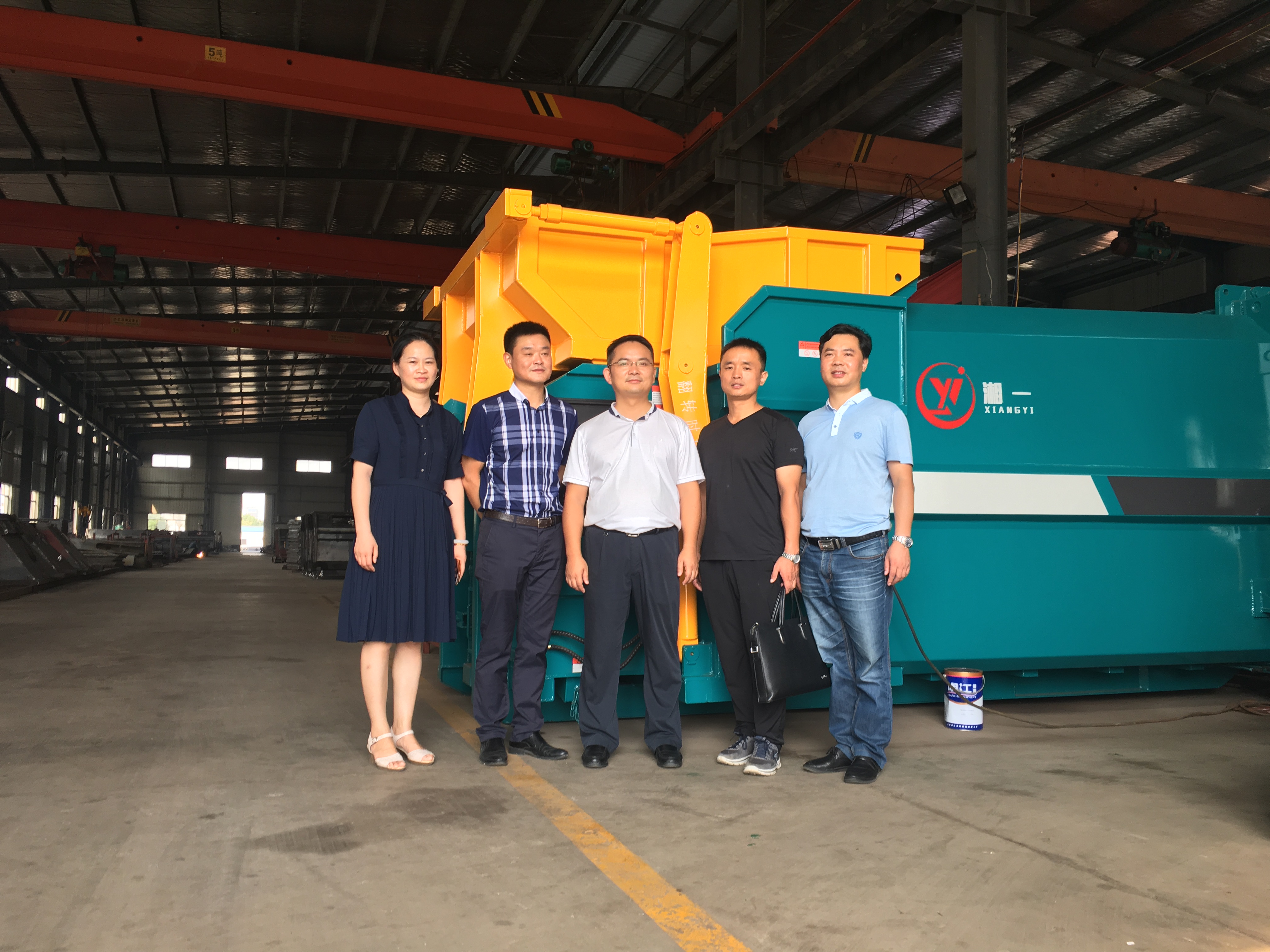 縣委常委劉俊武、經(jīng)信局局長胡浪、副局長曾慧敏、玉潭鎮(zhèn)副主任周術(shù)林來我司考察指導(dǎo)