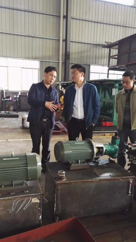 寧鄉(xiāng)經(jīng)信局胡浪局長(zhǎng)、產(chǎn)業(yè)發(fā)展科劉義科長(zhǎng)一行