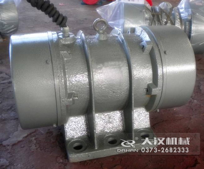 VB振動(dòng)電機(jī)是靠偏心塊的振動(dòng)而造成的，振動(dòng)源所以偏心塊的角度和大小是比較重要的。