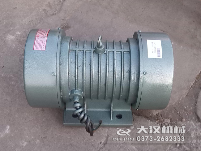 VB振動(dòng)電機(jī)的選型要根據(jù)所匹配產(chǎn)品需要的激振大小，進(jìn)行選擇。