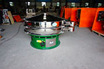 1500型三次元振動(dòng)篩，產(chǎn)量可達(dá)1100kg/h。
